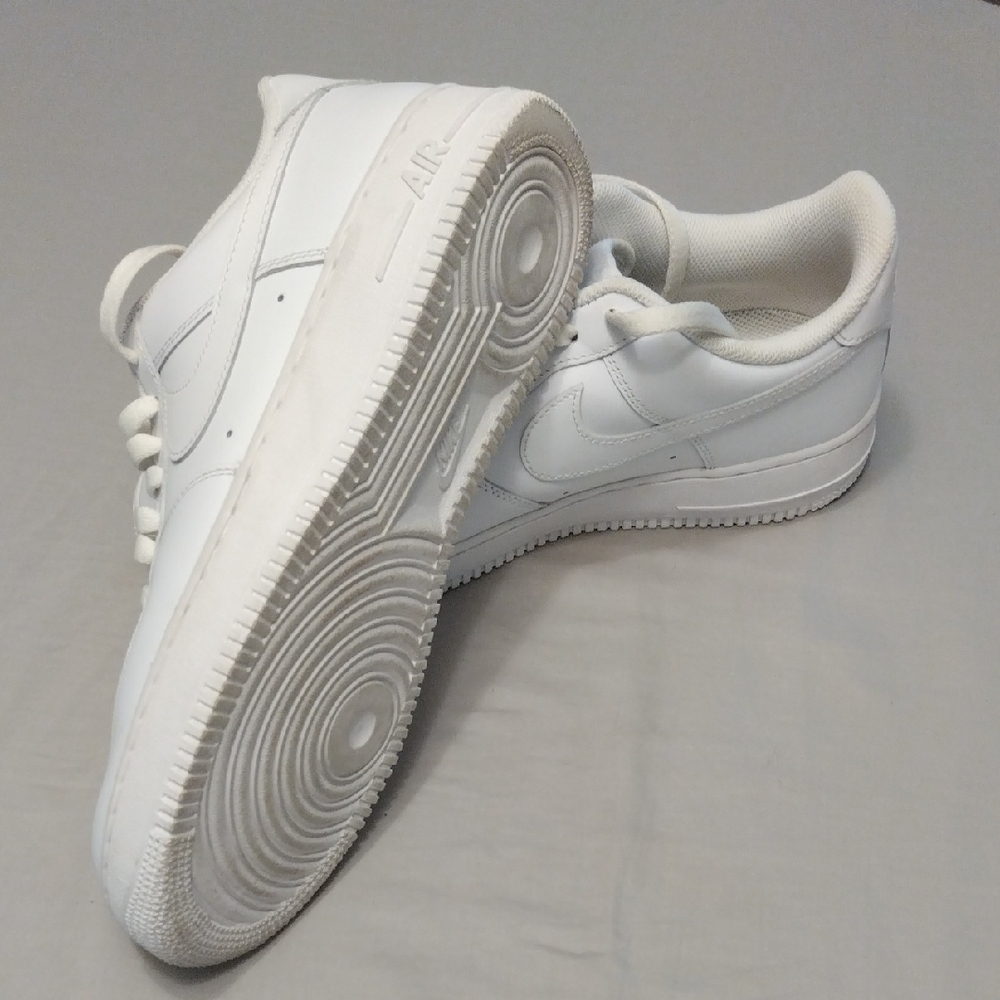 Nike Air Force One - Picture 8 of 17